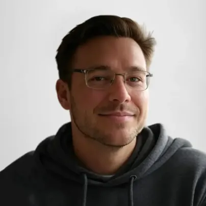 Portrait of Alex, Smart Contracts Engineer at NeosLegal